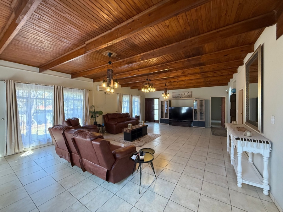 5 Bedroom Property for Sale in Schoemansville North West